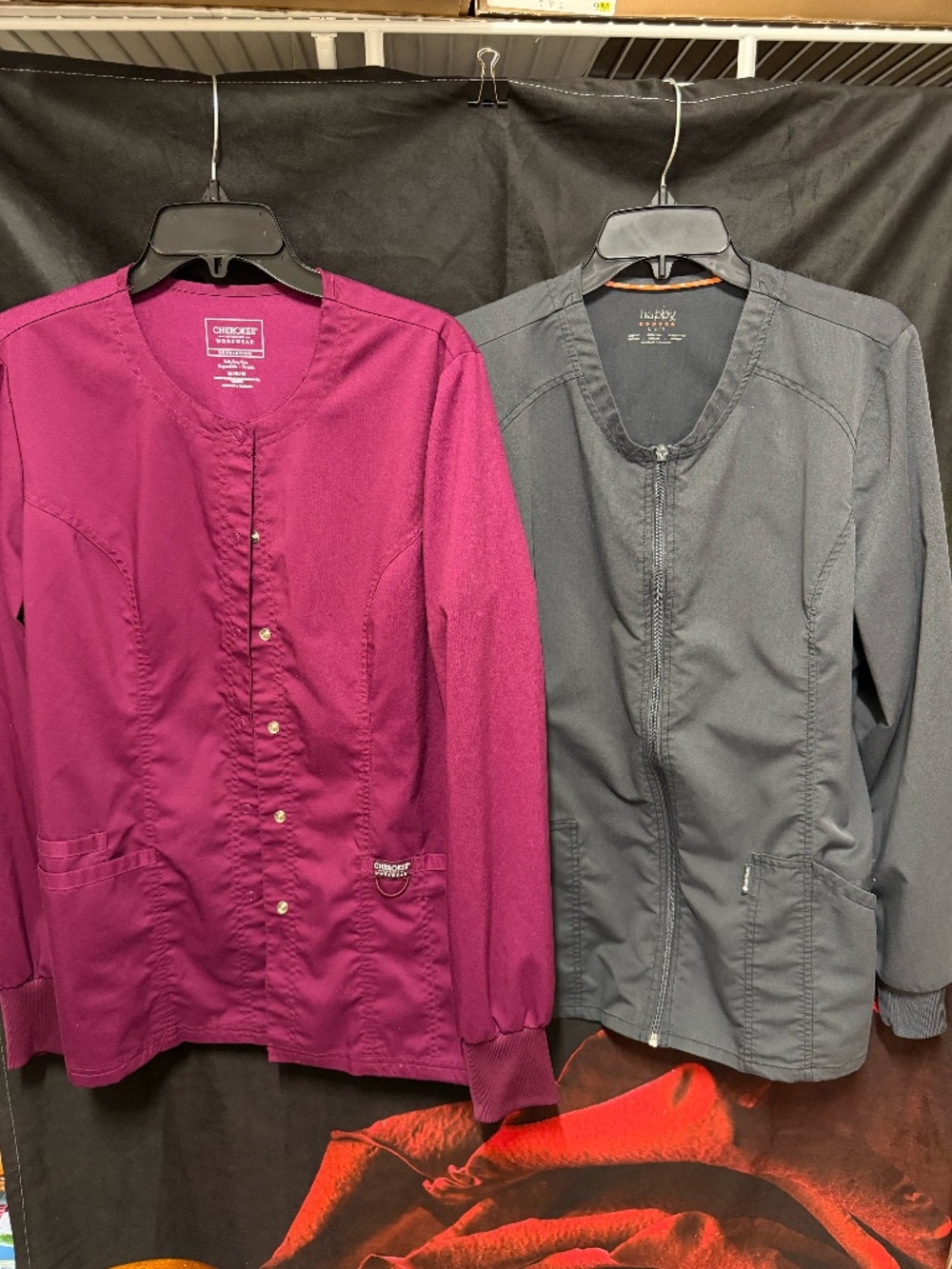 2 Scrub Jacket M/L burgundy and gray